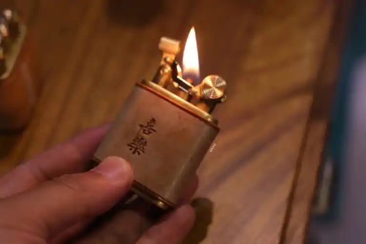 最近撸的打火机比较多,在我看来,打火机不一定是用来点燃香烟的.