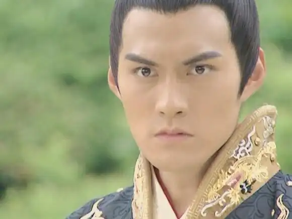 帅哥的经历大概都是相似的吧,严宽在《秦王李世民》中扮演的李建成
