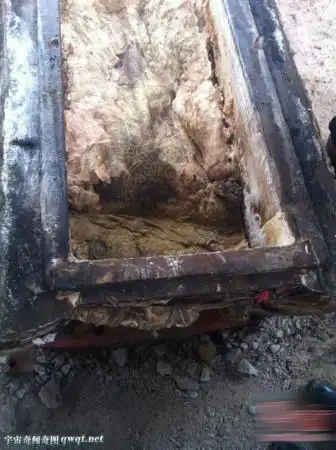 人在棺材腐烂过程图片