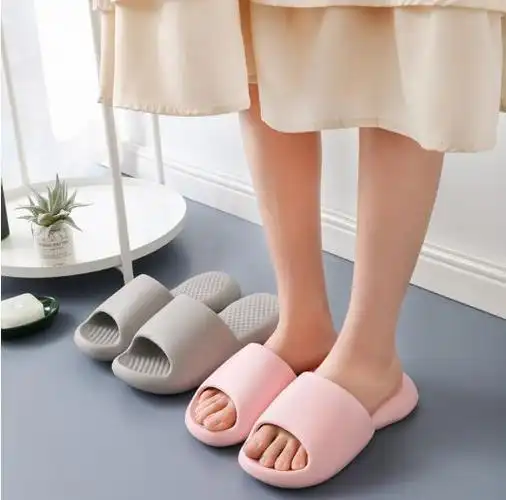 超火的踩屎感拖鞋柔软好穿还能给你的脚来个按摩穿上不想脱的那种