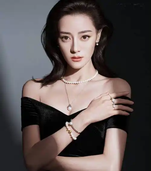 她们每次佩戴珠宝都能感受到她们独特的韵味和魅力.