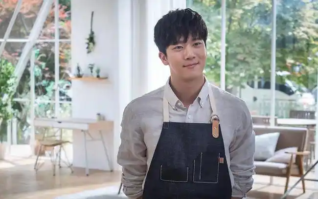 虽然他们一见面就是抬杠,但是,谢香枚在林丹青身上