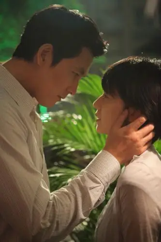 《好雨时节》高圆圆郑雨盛醉心拥抱剧照曝光