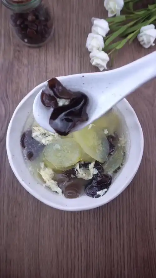 木耳汤怎么做好吃,黄瓜木耳汤的家常做法