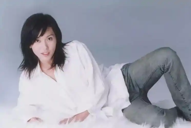 1995年,郭妃丽以模特身份出道先给年轻的朋友简单介绍一下女神谁能