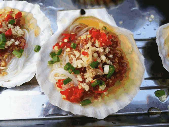 还可以整点烤脑花,烤扇贝,老板处理得很好,没有一点点腥味.