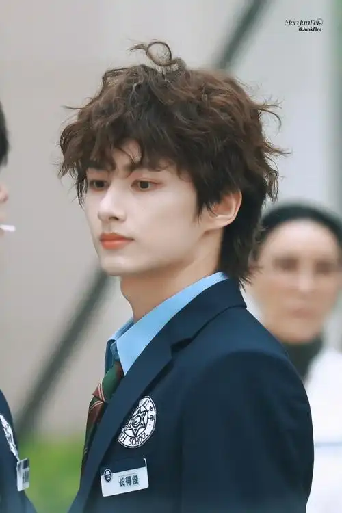 文俊辉卷毛路透