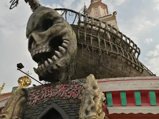 鬼屋来试试胆量吧!(说实话从头到尾我都没睁开眼睛,吓死啦)