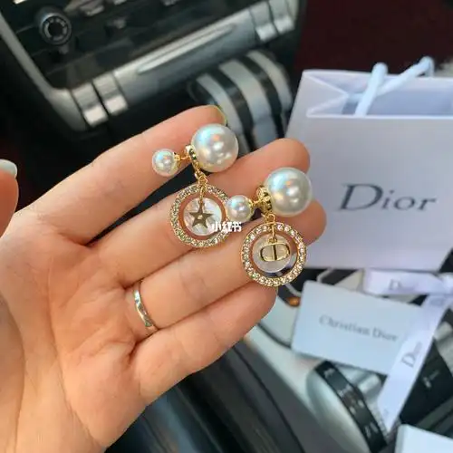 迪奥家的星星白贝母双珠也太好看了吧99_贝母_迪奥怎么样_配饰_耳环