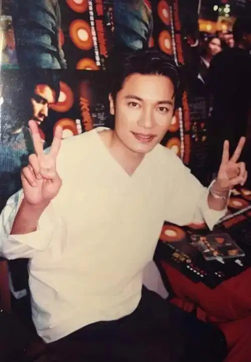 她是罗嘉良前妻陪丈夫成名惨遭抛弃离婚后看丈夫娶小12岁娇妻