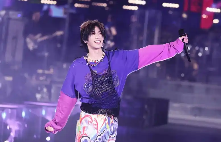 《点燃银河尽头的篝火》:华晨宇华式旋律演唱会燃爆火星_音乐_歌迷