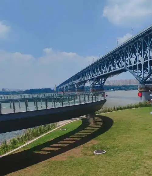 南京长江大桥有三个第一