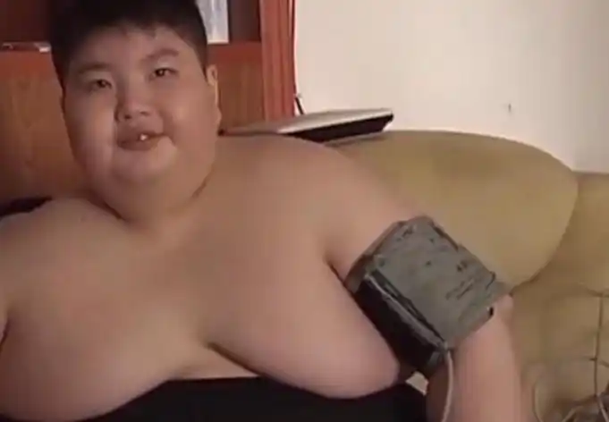 回顾超级小胖徐周磊:吃了18桶泡面死后浑身冒水,生前习惯很不好