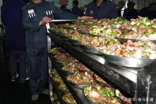 监狱生活实录——监狱的伙食让你不敢想象,犯人到底吃些什么?