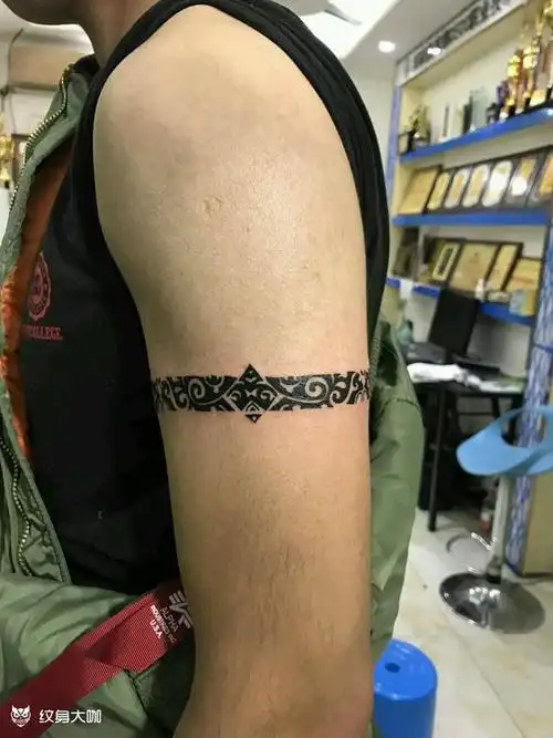 图腾臂环_纹身图案手稿图片_小v的纹身作品集