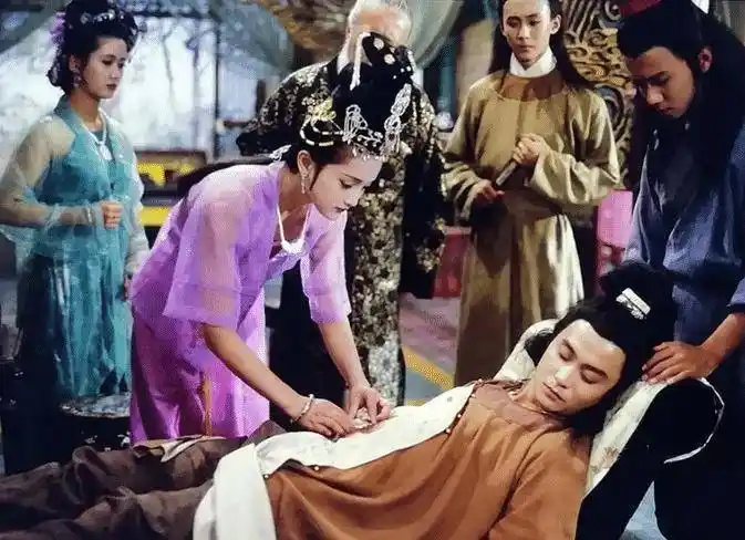 这其中,《古墓荒斋》以及《聊斋喜剧系列》对于惊悚氛围的还原都做得