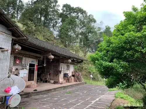 现在房子的模样,已经很老旧了.