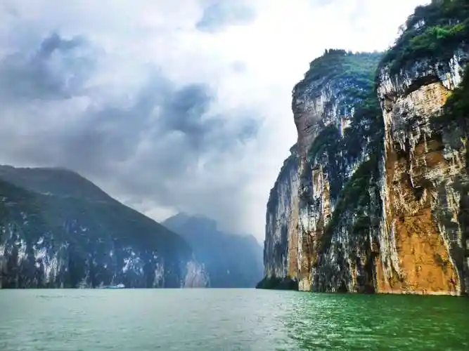 雄伟险峻的瞿塘峡夔门