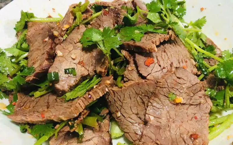 简单易学家常菜之干拌牛肉,香菜麻辣牛肉,一看就会做的下酒菜!