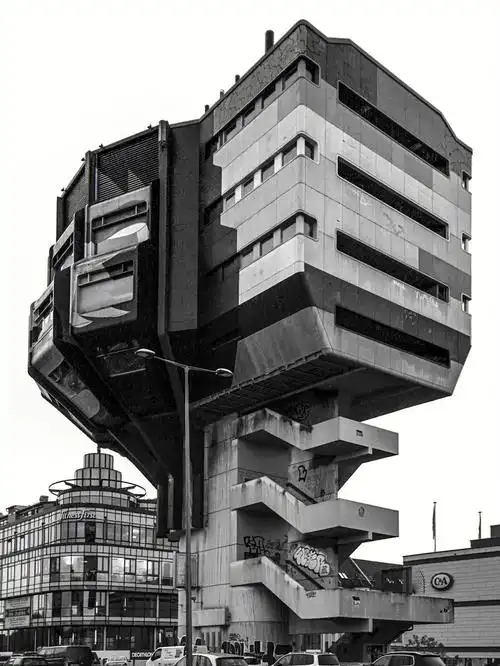 这些世界上各种的奇怪建筑,其实凝聚了许多建筑设计师的心血与智慧.