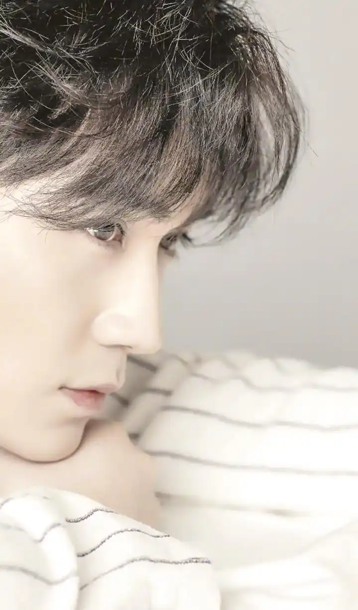 八位高颜值男明星,谁是你心中完美侧颜男神?