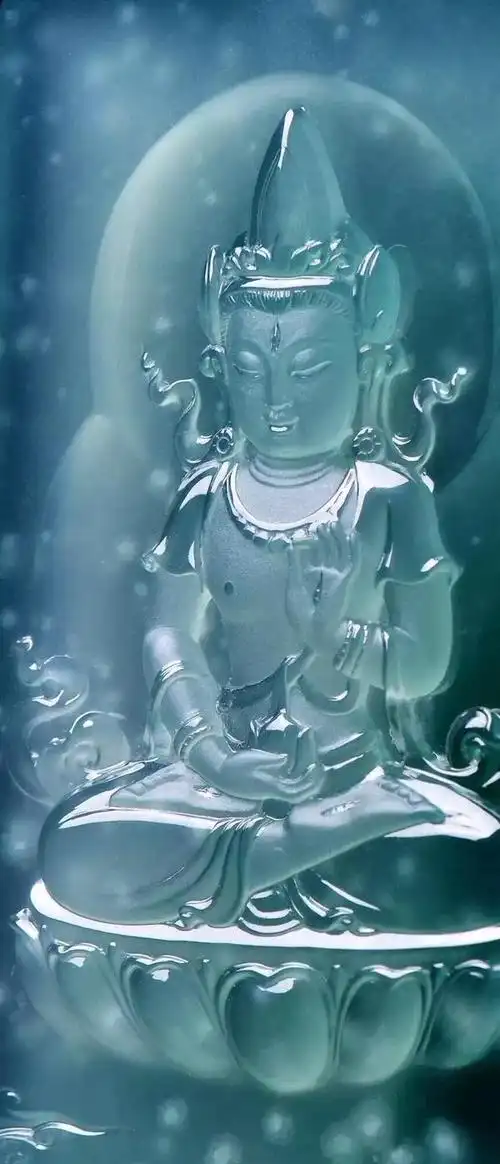 顶级玻璃种翡翠观音佛,看雕工就已经知道是极品!