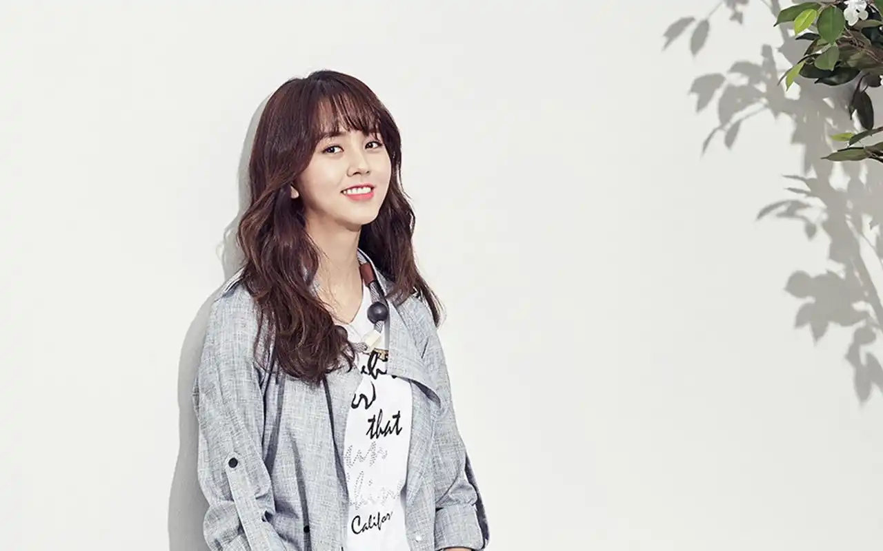 韩国美女金所炫时尚写真桌面壁纸