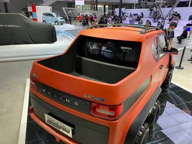 六轮迷你"小皮卡"—宏光mini ev特别版