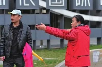 65岁apec志愿者:每天指路清垃圾没空给家人做饭