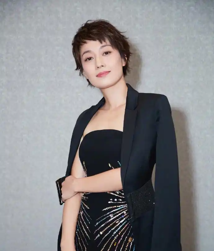 马伊琍黑色抹胸长裙性感优雅写真图片67