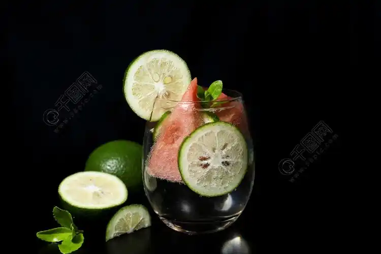 夏日饮品气泡水柠檬气泡水