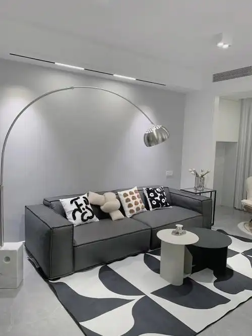 还好到了非常的满意,很适合小户型极简风,深灰色大气又简约,主要沙发