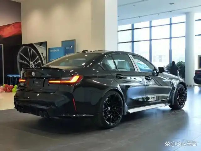 今年8月份,宝马正式宣布最新改款的宝马m3价格:m3雷霆版863900元,m