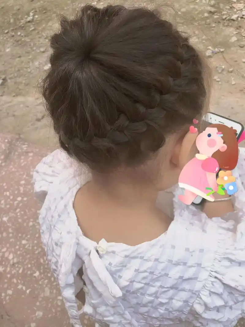 头发一扎,烦恼一消;小辫子一绑,生活叮当响. #今日发型推荐 - 抖音