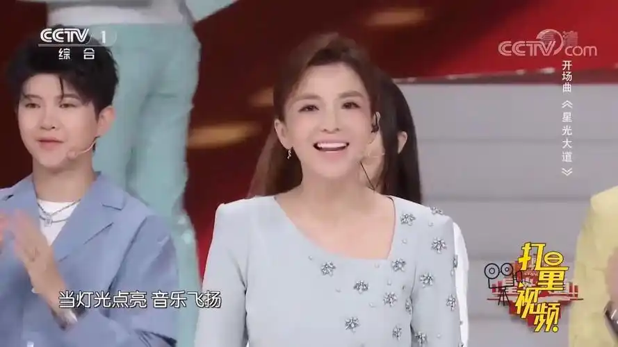 朱迅小尼与月冠军献唱星光大道气氛超欢乐星光大道