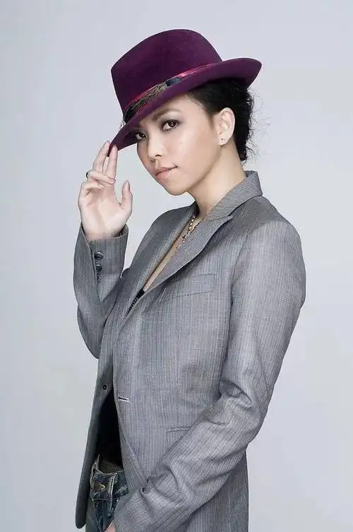 47岁张惠妹近照曝光:一代天后,你怎么了?