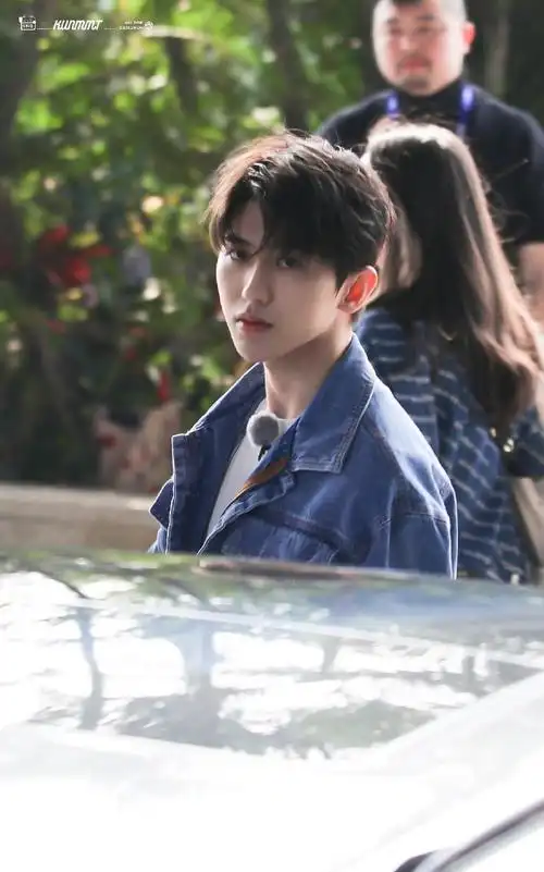 蔡徐坤牛仔套装#93#奔跑吧蔡徐坤#「2021/03/28   奔跑吧·珠骸」