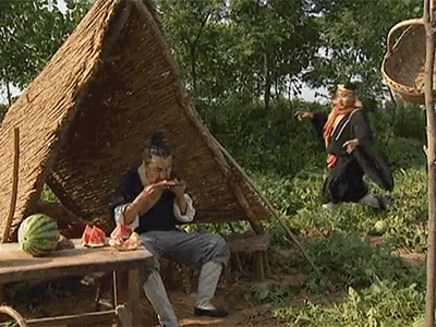 gif动态图片 - 西游记续集经典片段:猪八戒吃西瓜动图表情包下载