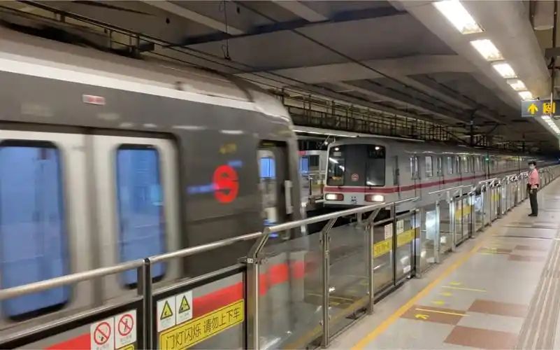 上海地铁1号线伪八134共康路站交会钢二