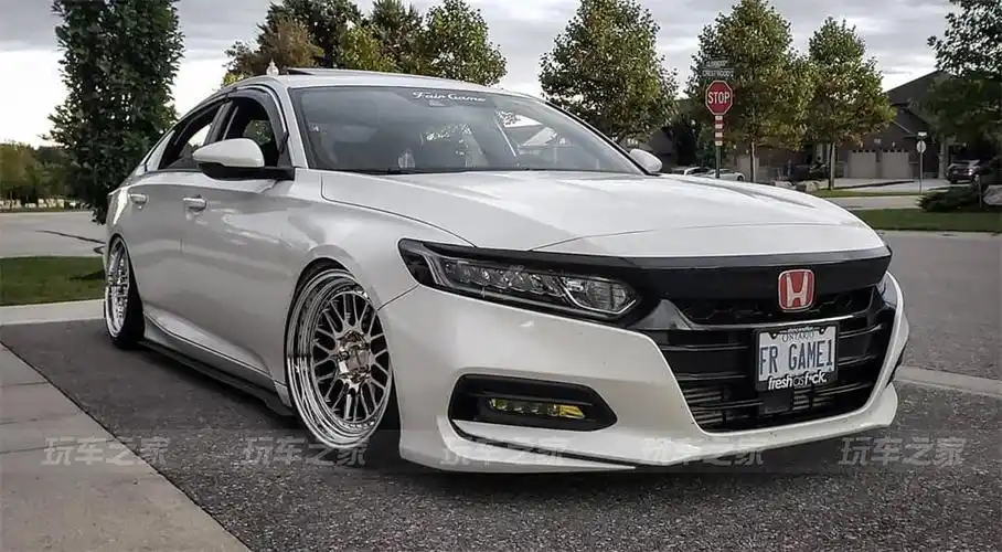 十代雅阁改装绞牙姿态也很漂亮电镀大抛边轮毂回头率十足