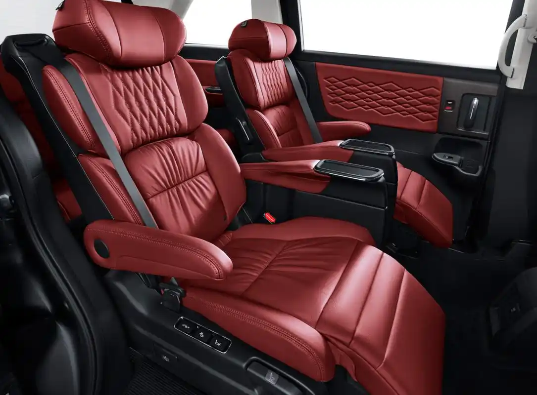 一家人出行新选择,车长4951mm,7座布局 混动系统,续航1000公里