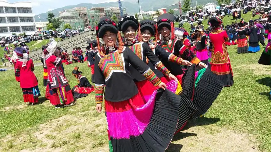 昭觉县2017年火把节"民族大团结杯"达体舞比赛