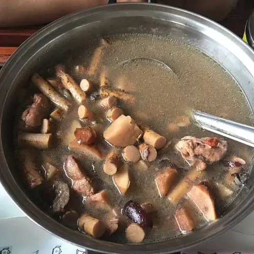 小淑爱玉米做的土茯苓牛大力猪骨汤