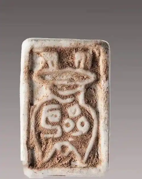 另有葫芦形"平安"押,钮残,但釉色均匀柔美.