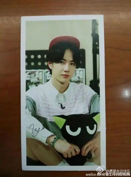 拍立得最有氛围的男生没有之一    #王一博##王一博的考古日常