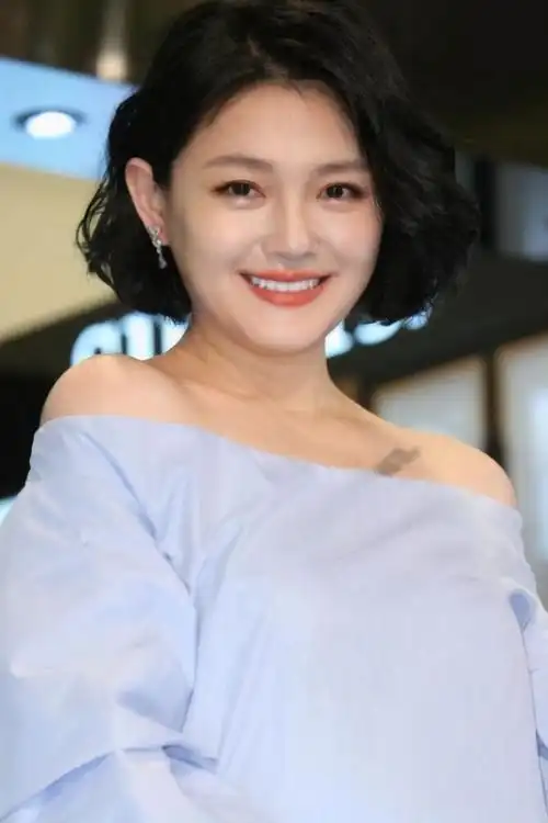 44岁大s街头近照与小s外出聚餐心情大好脸蛋变小疑减重多斤