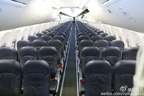 瑞丽航空第八架,第九架b737-800飞机内饰,为全经济舱布局,拥有186个