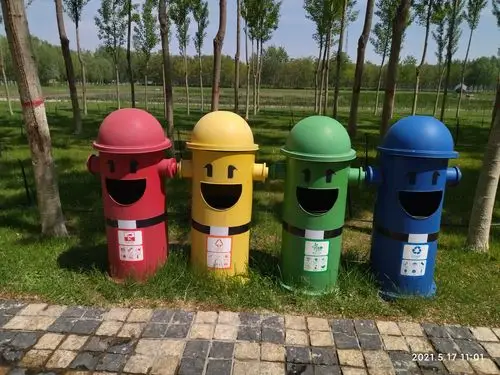 中卫湿地公园风景照有趣的垃圾桶