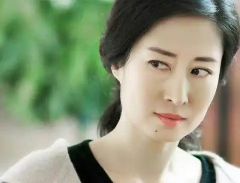 《演员的诞生》终于迎来老戏骨,网友:她应该做评委席上!