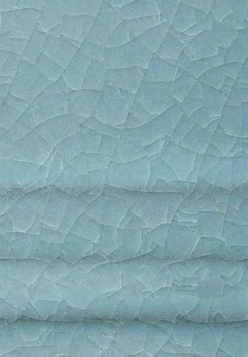 冰裂纹,在生活中十分常见,它们通透而空灵,与玻璃或水晶的纹理和谐